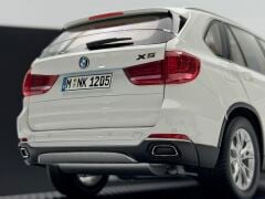 1:18 BMW X5 F15 Alpine White 2012 - Paragon