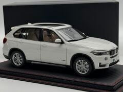 1:18 BMW X5 F15 Alpine White 2012 - Paragon