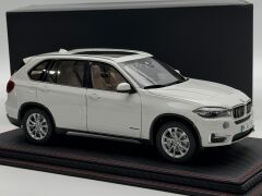 1:18 BMW X5 F15 Alpine White 2012 - Paragon