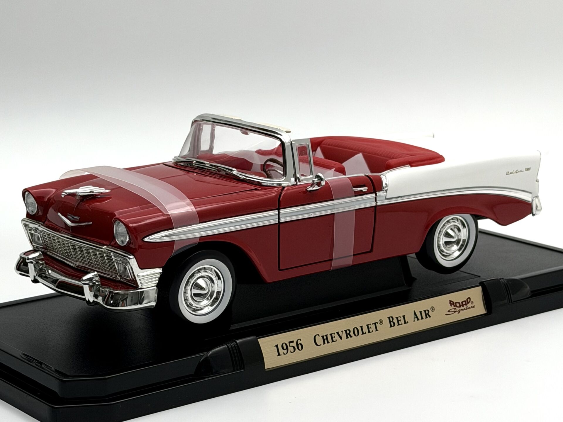 1:18 Chevrolet Bel Air 1956 Convertible Red - Road Signature