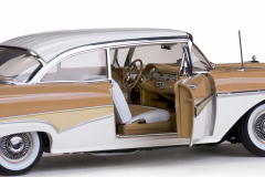 1:18 Ford Fairlane 500 Hardtop 1958 Palomino Tan - SunStar Platinum