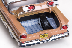 1:18 Ford Fairlane 500 Hardtop 1958 Palomino Tan - SunStar Platinum