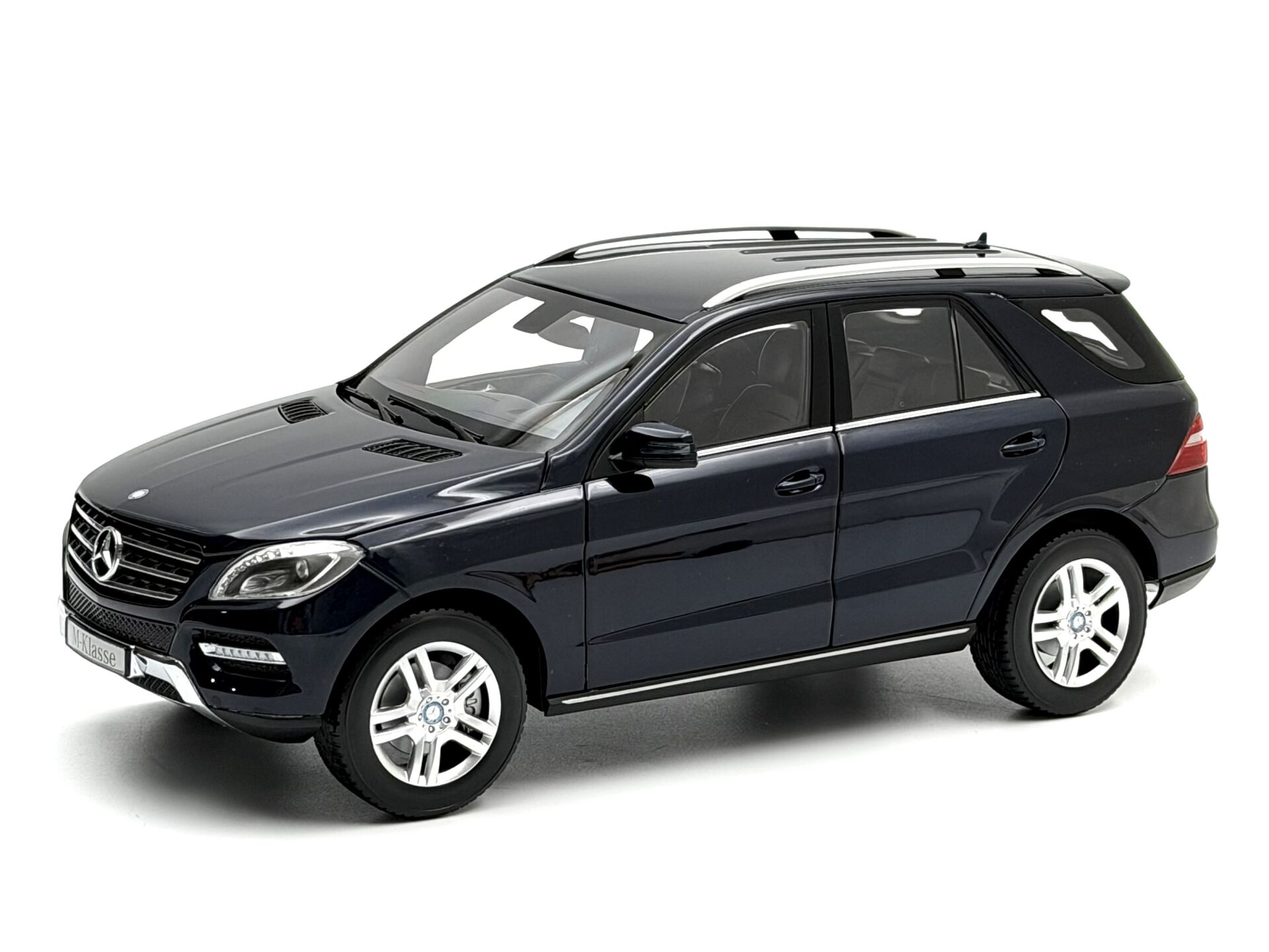 1:18 Mercedes-Benz M Class ML W166 Blue Met - Minichamps