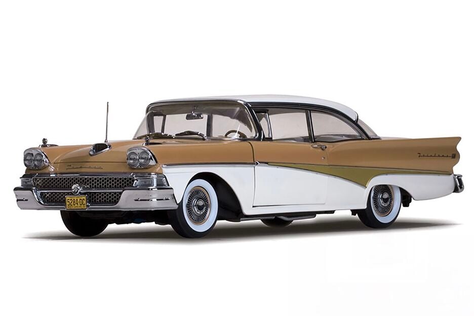 1:18 Ford Fairlane 500 Hardtop 1958 Palomino Tan - SunStar Platinum