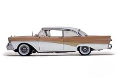 1:18 Ford Fairlane 500 Hardtop 1958 Palomino Tan - SunStar Platinum