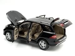 1:18 Mercedes-Benz M Class ML W166 Obsidian Black - Minichamps