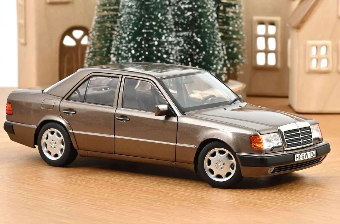 1:18 Mercedes-Benz 500 E W124 1990 Impala Brown - Norev