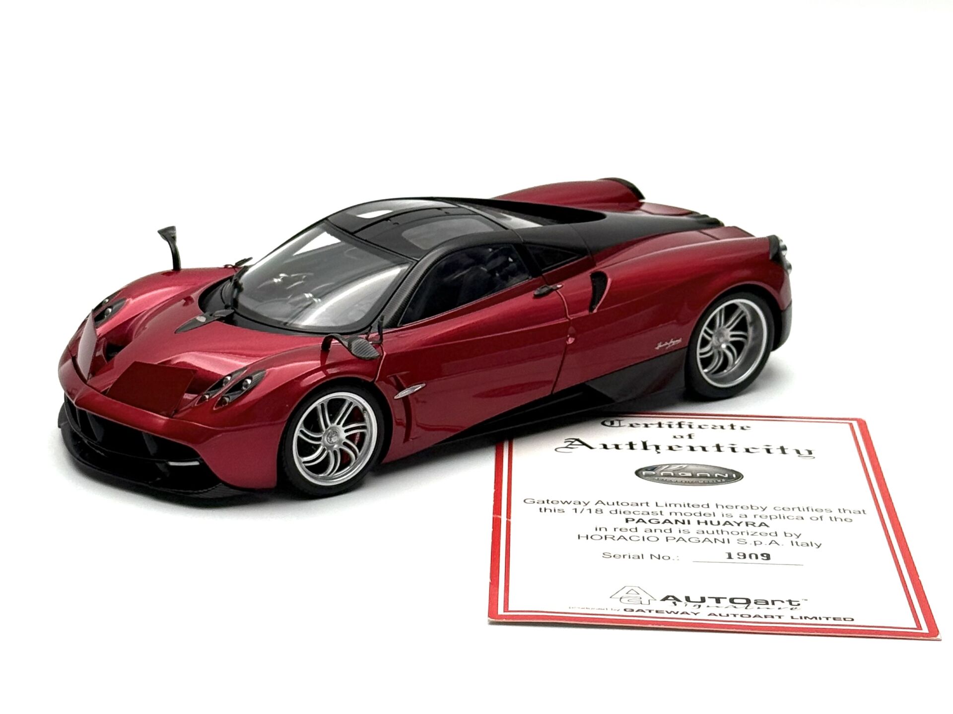 1:18 Pagani Huayra Red Met Black 2012 Diecast 78268 - Autoart