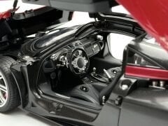 1:18 Pagani Huayra Red Met Black 2012 Diecast 78268 - Autoart