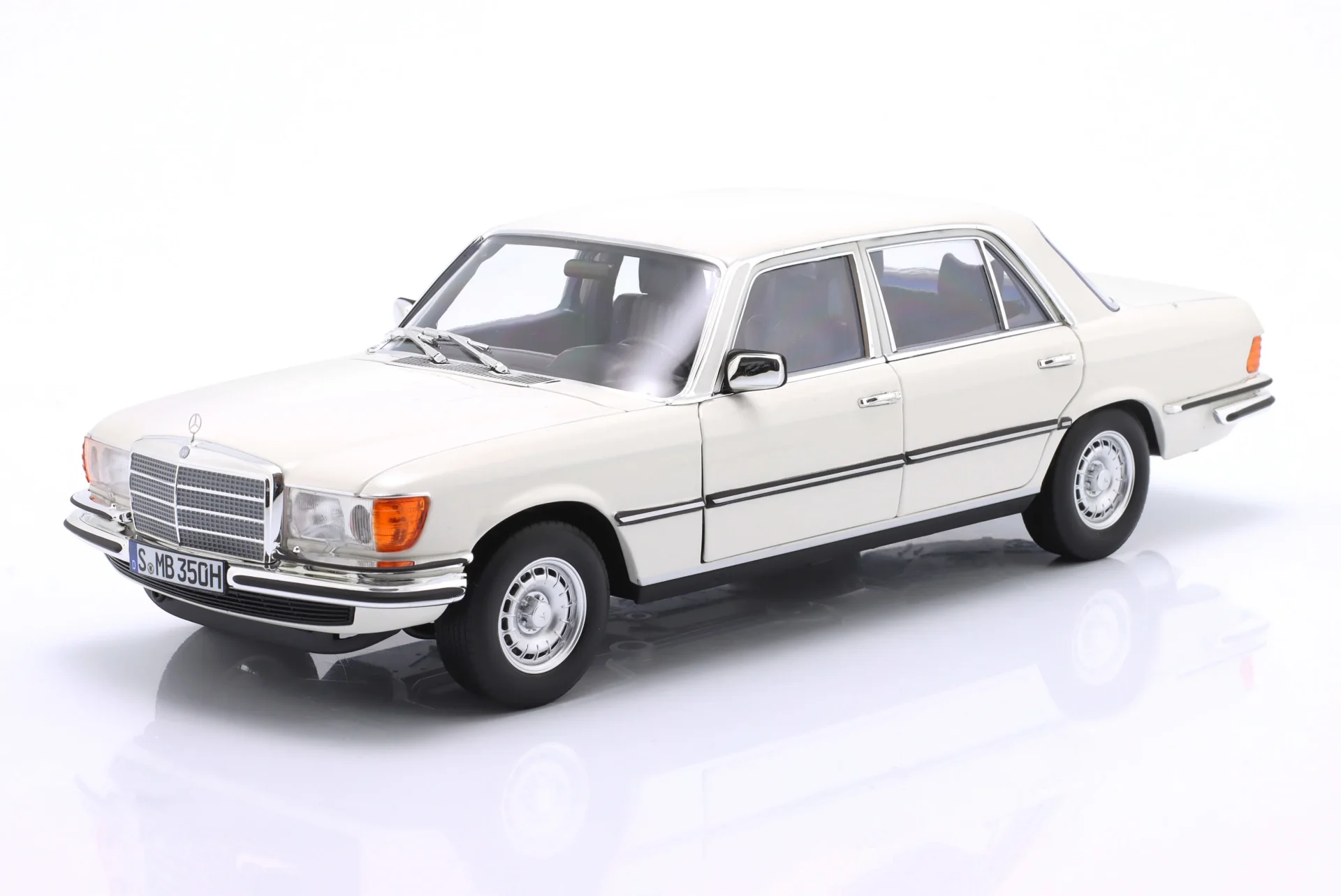 1:18 Mercedes-Benz 350 SEL W116 White 1979 - Norev Dealer