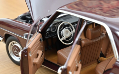 1:18 Mercedes-Benz 200/8 W115 Dark Reddish Brown 1968 - Norev