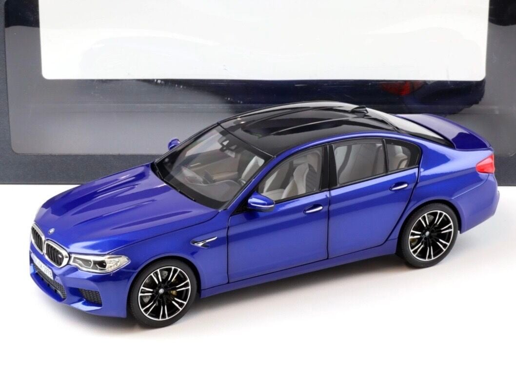 1:18 BMW M5 F90 Blue Metallic Black 2018 - Norev Dealer Edt