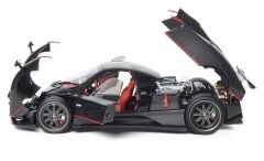 1:18 Pagani Zonda F 2005 Gloss Carbon Black - Almost Real