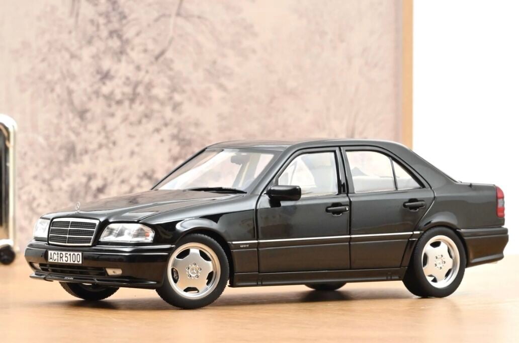 1:18 Mercedes-Benz C36 AMG W202 Black 1993 - Norev