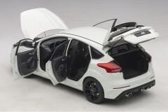 1:18 Ford Focus RS Frozen White 2016 - Autoart