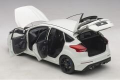 1:18 Ford Focus RS Frozen White 2016 - Autoart
