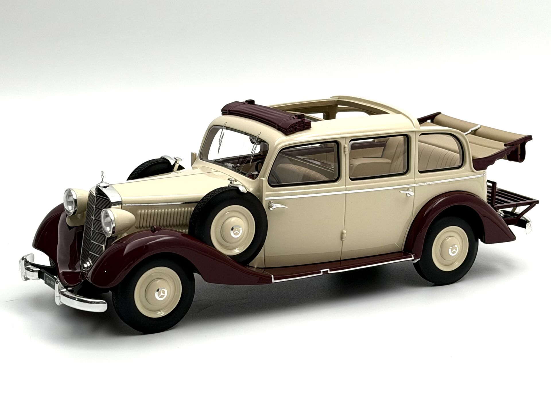 1:18 Mercedes-Benz 260D Pullman Landaulet 1936 - Triple 9