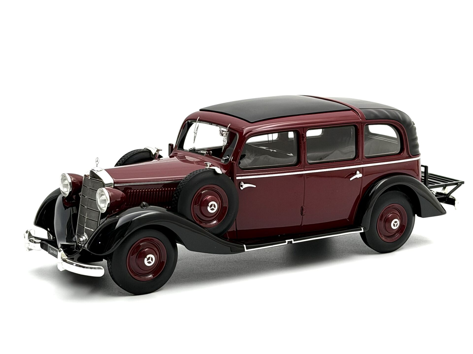 1:18 Mercedes-Benz 260D Pullman Landaulet 1936 - Triple 9
