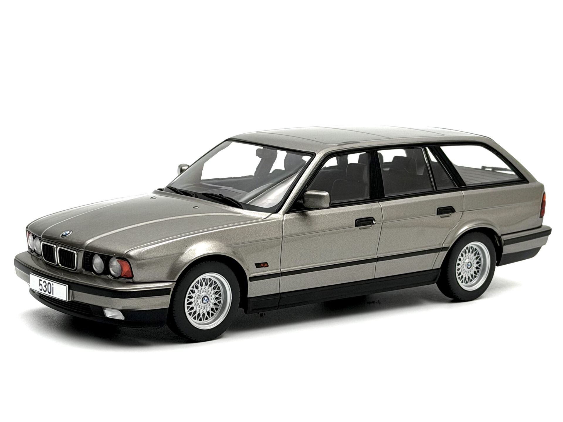 1:18 BMW 530i Touring Car E34 1989 Grey Met - MCG