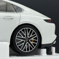 1:18 Porsche Panamera Turbo S 2020 White - Minichamps