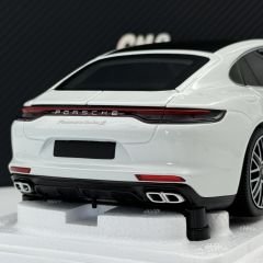 1:18 Porsche Panamera Turbo S 2020 White - Minichamps