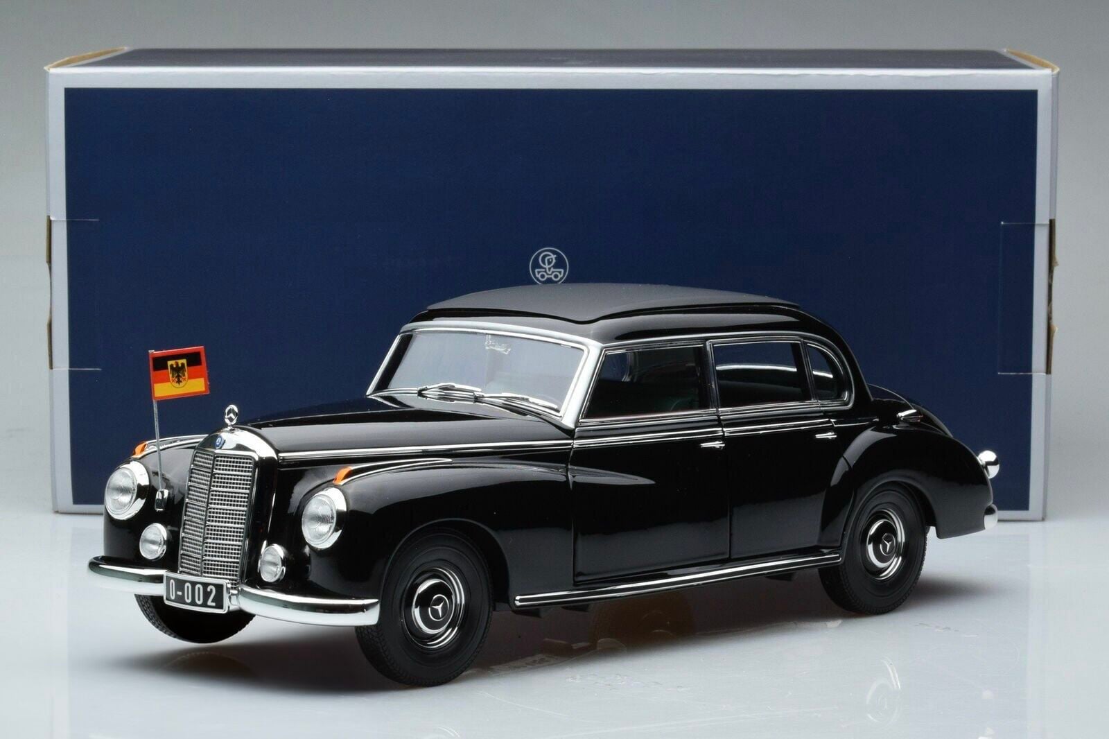1:18 Mercedes-Benz Typ 300 W186 Adenauer 1955 - Norev
