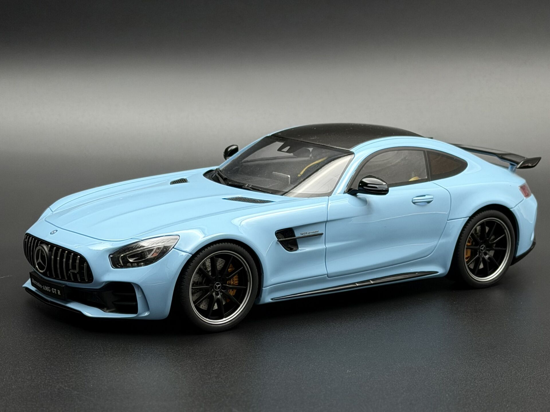 1:18 Mercedes-Benz AMG GTR V8 BiTurbo 2017 GT787 - GT Spirit