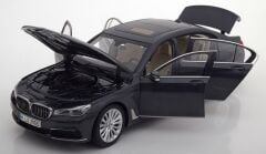 1:18 BMW BMW 750Li xDrive G12 2016 Dark Blue - Paragon Model
