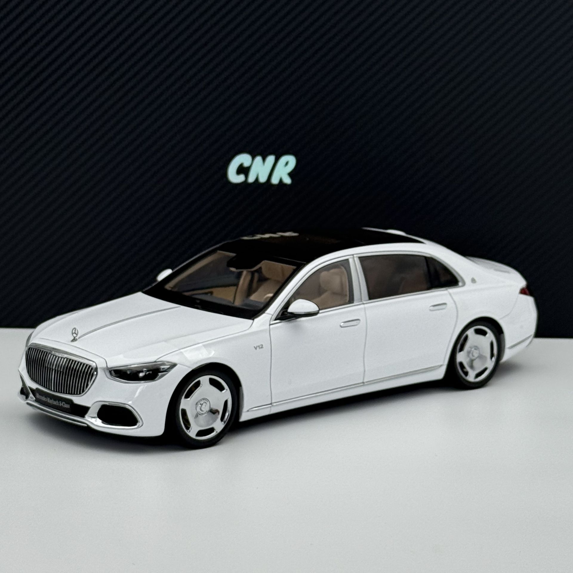 1:18 Mercedes-Maybach S Class S680 Diamond White 2021 - Almost Real