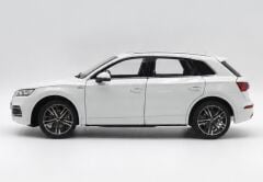 1:18 AUDI Q5 All New SUV White 2022 - Paudi Model