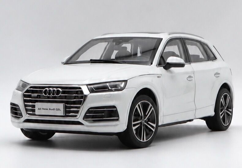 1:18 AUDI Q5 All New SUV White 2022 - Paudi Model