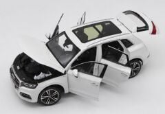 1:18 AUDI Q5 All New SUV White 2022 - Paudi Model
