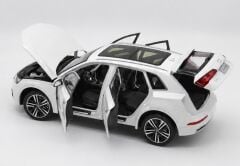 1:18 AUDI Q5 All New SUV White 2022 - Paudi Model