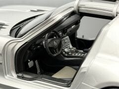 1:18 Mercedes-Benz SLS 6.3 AMG Gull Wing Black Series Silver - Minichamps
