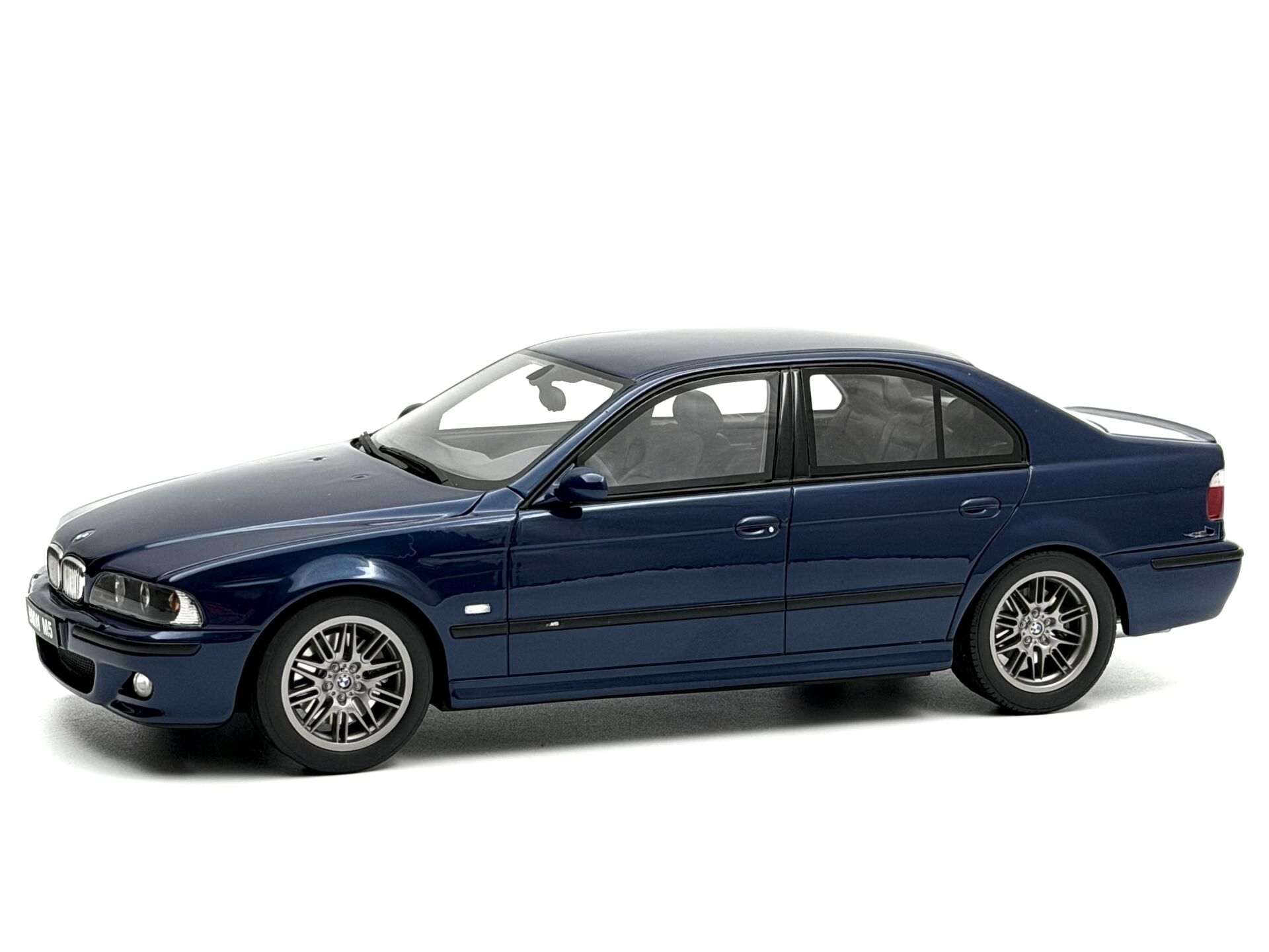 1:18 BMW M5 E39 Avus Blue 2002 OT070- Otto Mobile
