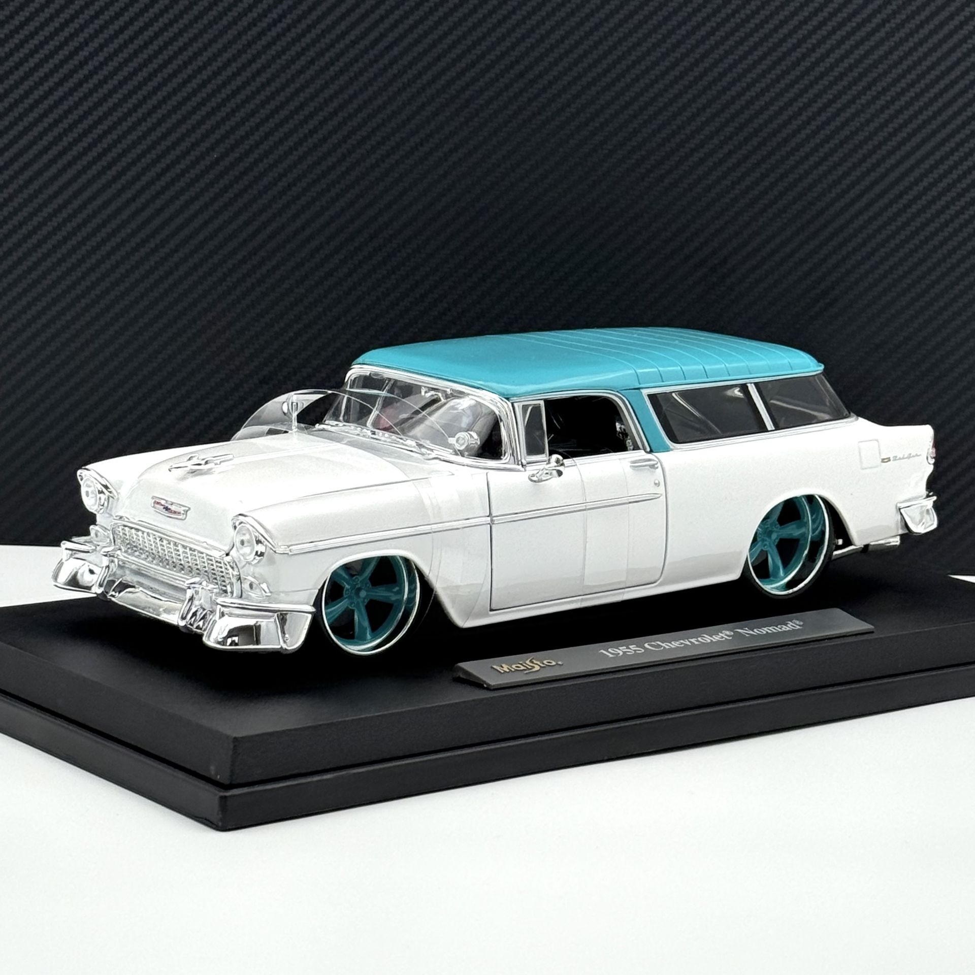 1:18 Chevrolet Nomad 1955 White - Maisto Design