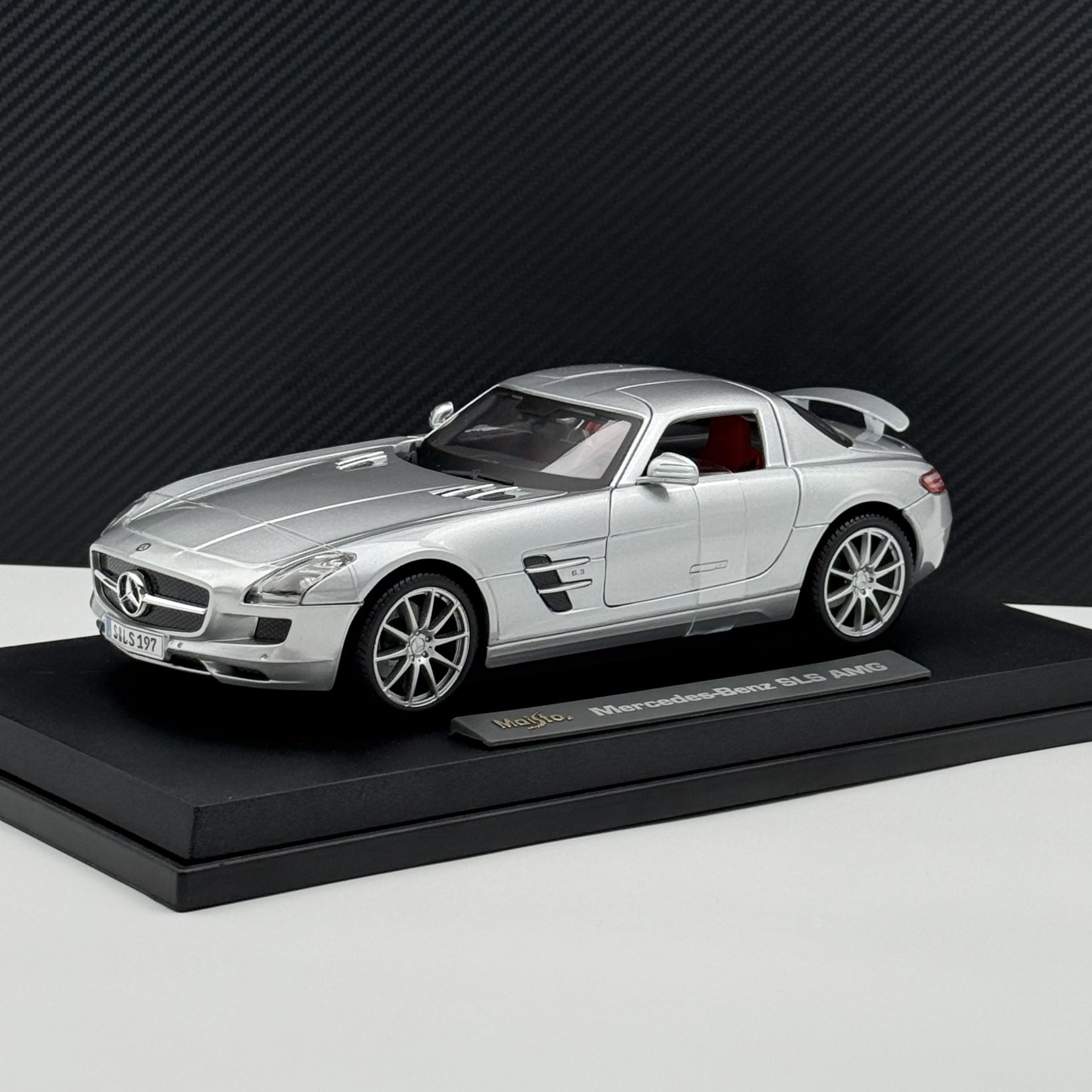 1:18 Mercedes-Benz SLS 6.3 AMG C197 Silver - Maisto