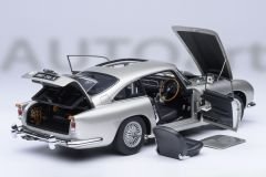 1:18 Aston Martin DB5 Goldfinger with Weapons 007 James Bond - Autoart