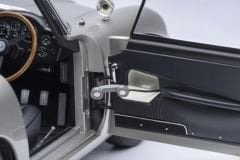 1:18 Aston Martin DB5 Goldfinger with Weapons 007 James Bond - Autoart