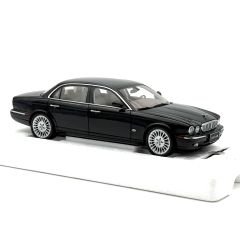 1:18 Jaguar XJ6 X350 Ebony Black 2003 - Almost Real