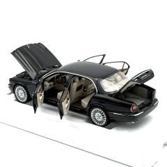 1:18 Jaguar XJ6 X350 Ebony Black 2003 - Almost Real