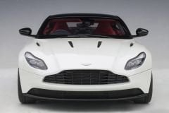 1:18 Aston Martin DB11 Morning Frost White 70266 - Autoart