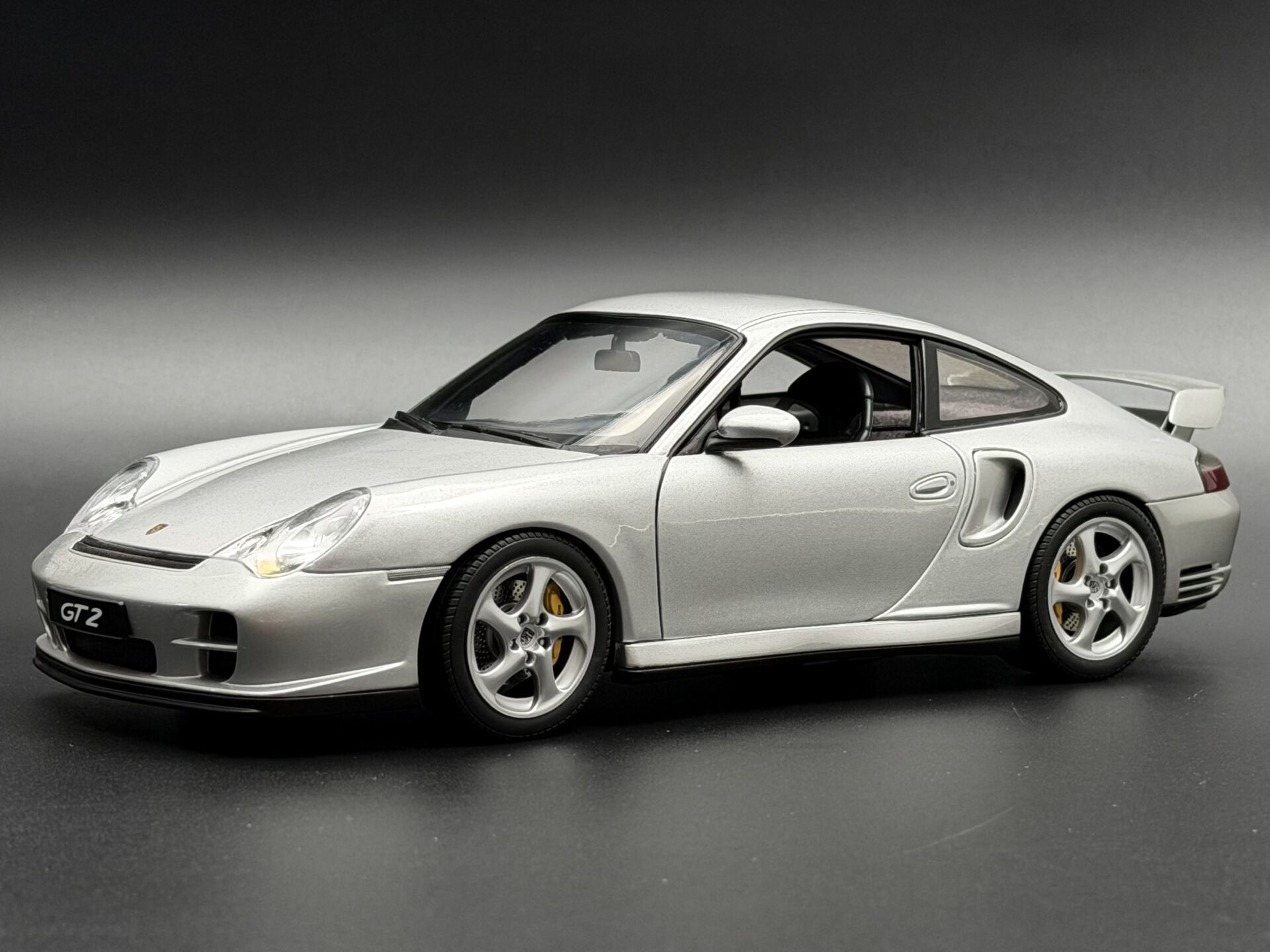 1:18 Porsche 911 Turbo GT2 996 Silver 2002 77841 - Autoart