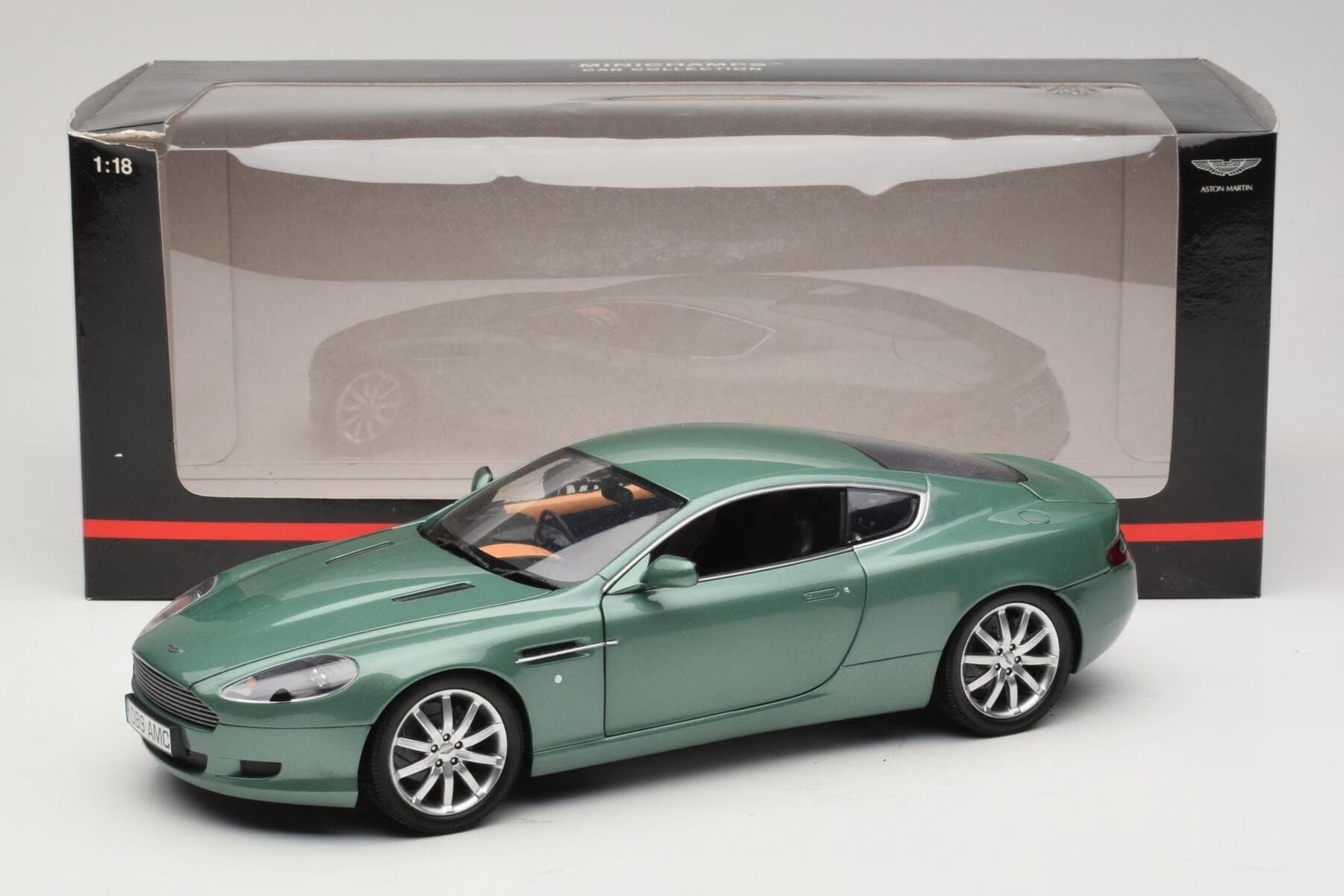 1:18 Aston Martin DB9 RHD Green 2003  - Minichamps