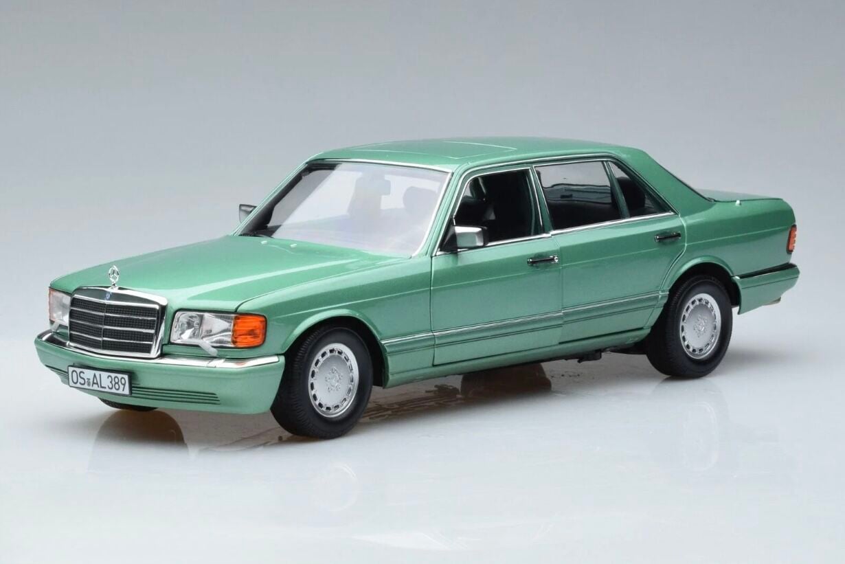 1:18 Mercedes-Benz 560 SEL W126 Light Green - Norev