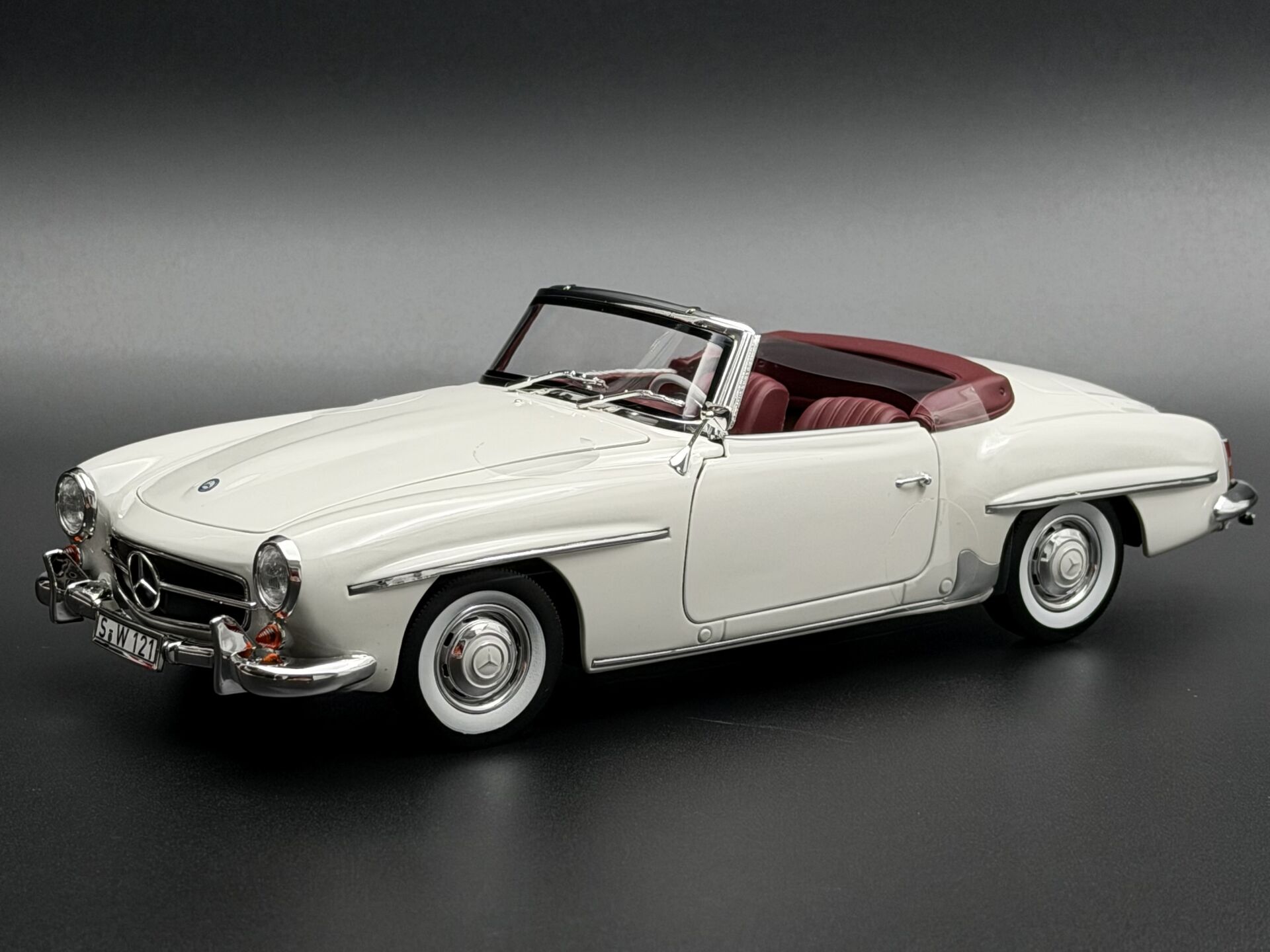 1:18 Mercedes-Benz 190 SL W121 White Grey 1955 - Norev
