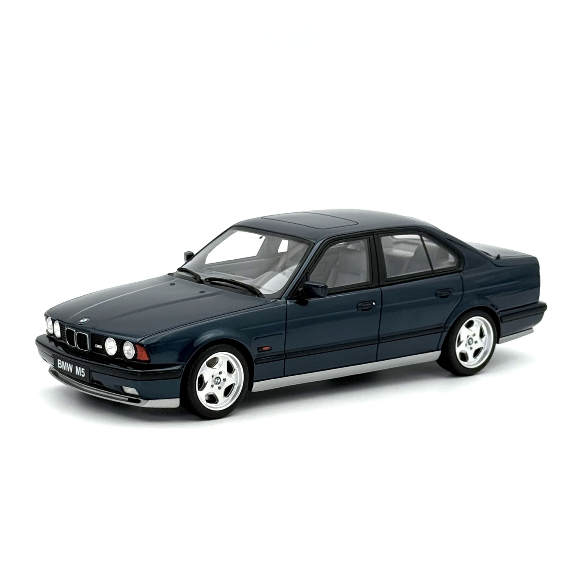 1:18 BMW M5 E34 Mauritus Blue 1992 - Otto Mobile