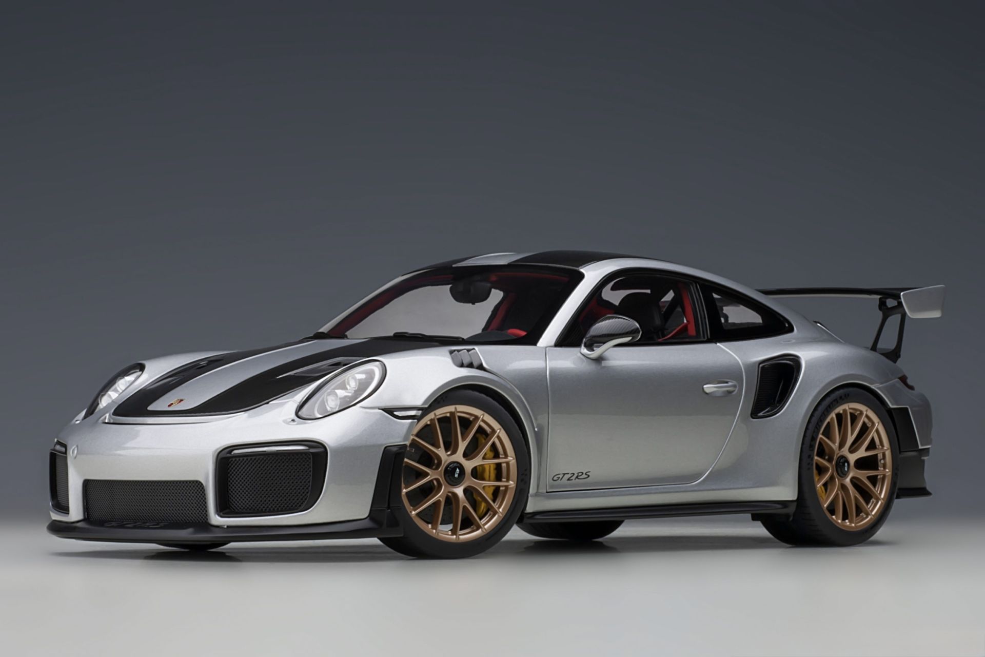 1:18 Porsche 911 991.2 GT2 RS Weissach Package Silver - Autoart