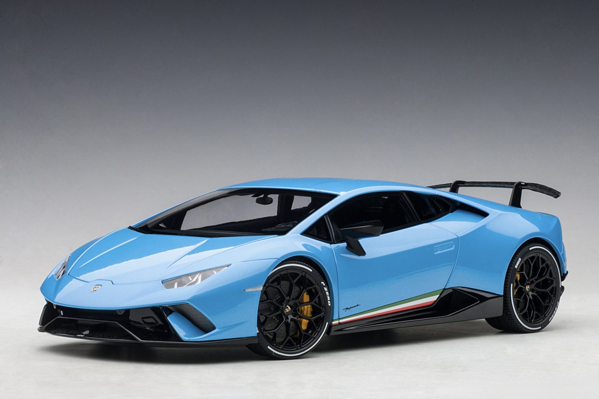 1:18 Lamborghini Huracan Performante Pearl Blue 79153 - Autoart
