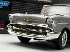 1:18 Chevrolet Bel Air Convertible 1957 Silver - Auto World
